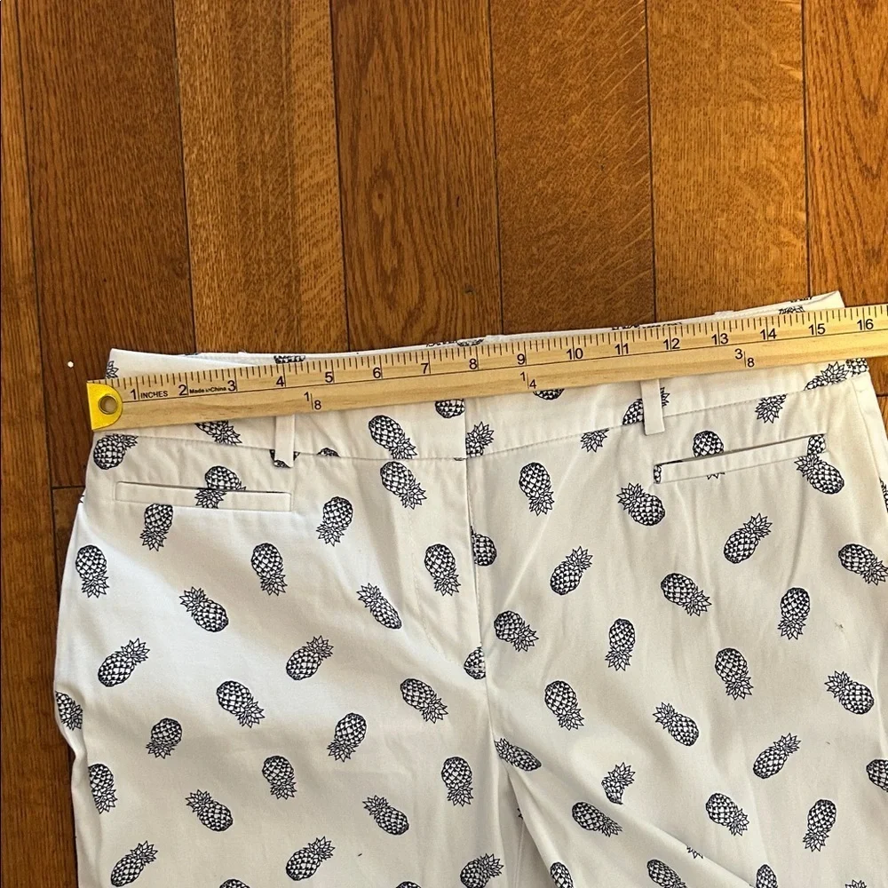 Talbots White Pants with Blue Pineapple Design Size 4 Excellent Condition